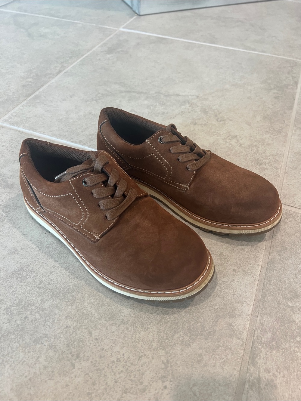 • Madison Avenue Boy Brown Casual Lace-Up Shoes, size 2 •